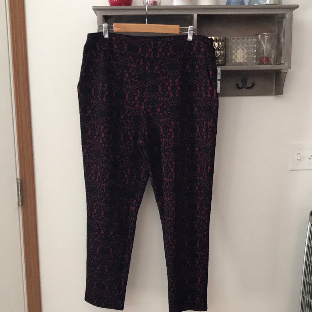 Thalia Sodi pants red & black floral elastic waist, stretch fabric, pock… - Picture 1 of 5